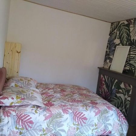 Appartement Cozy Dans Maison Privee Tauves المظهر الخارجي الصورة