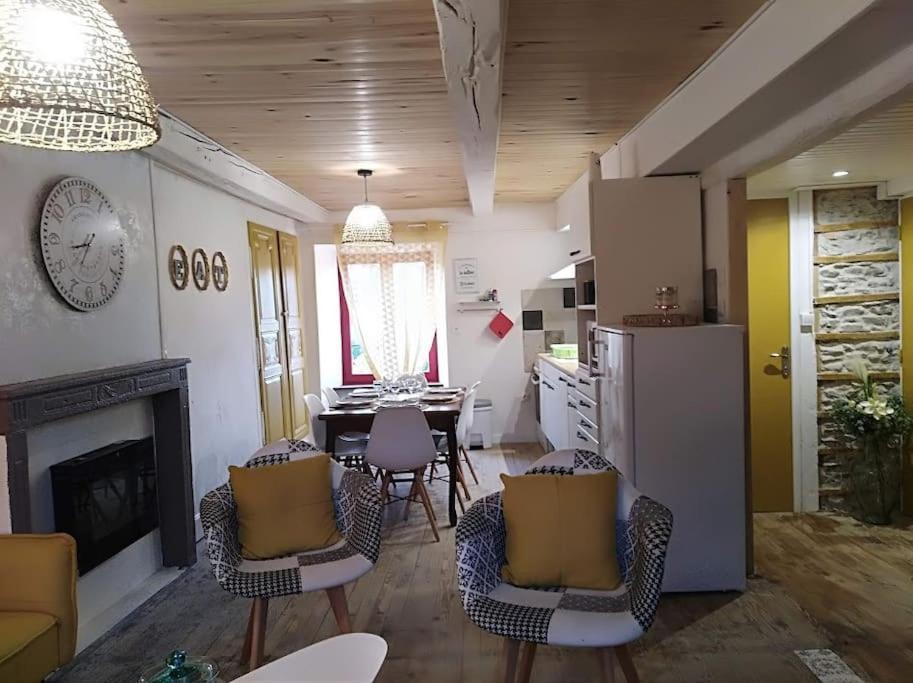 Appartement Cozy Dans Maison Privee Tauves المظهر الخارجي الصورة