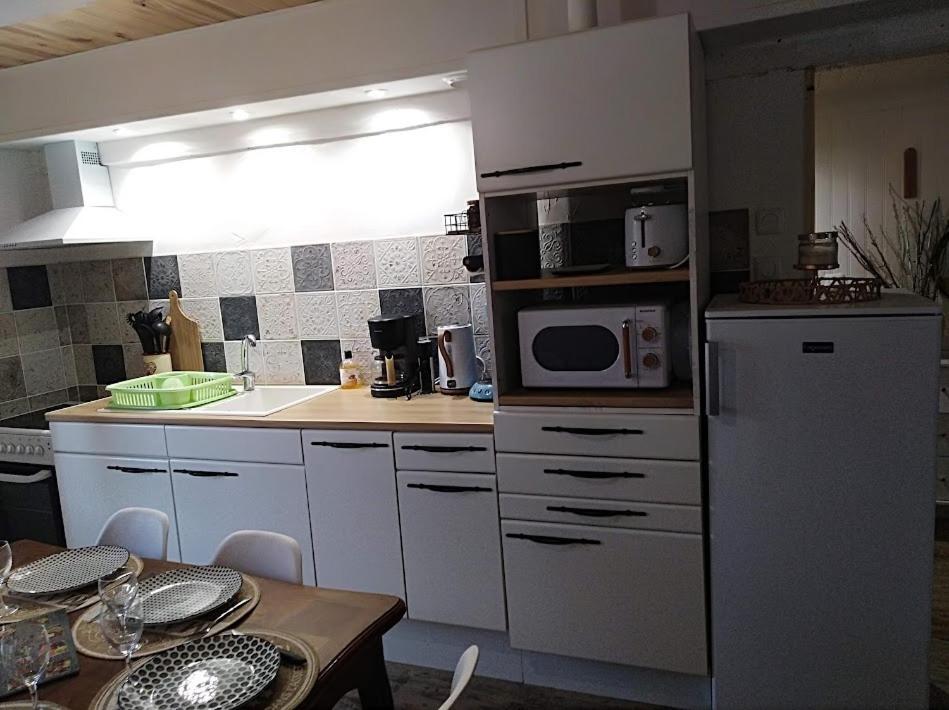 Appartement Cozy Dans Maison Privee Tauves المظهر الخارجي الصورة