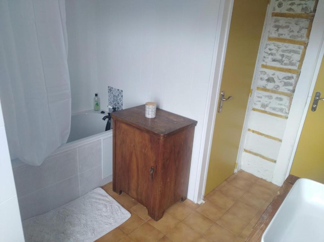 Appartement Cozy Dans Maison Privee Tauves المظهر الخارجي الصورة